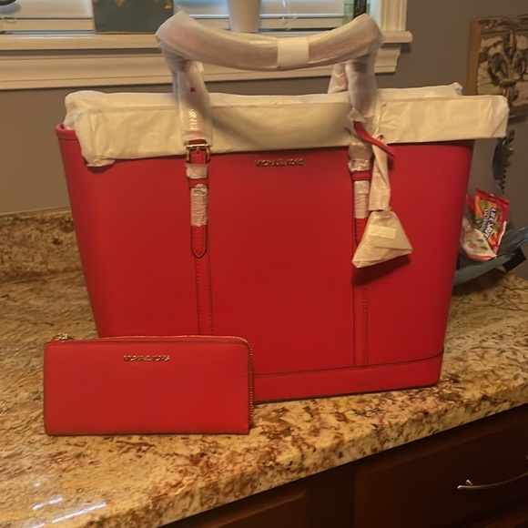 Jet Set Travel Large Saffiano Leather Quarter-Zip Wallet - Picture 3 of 3